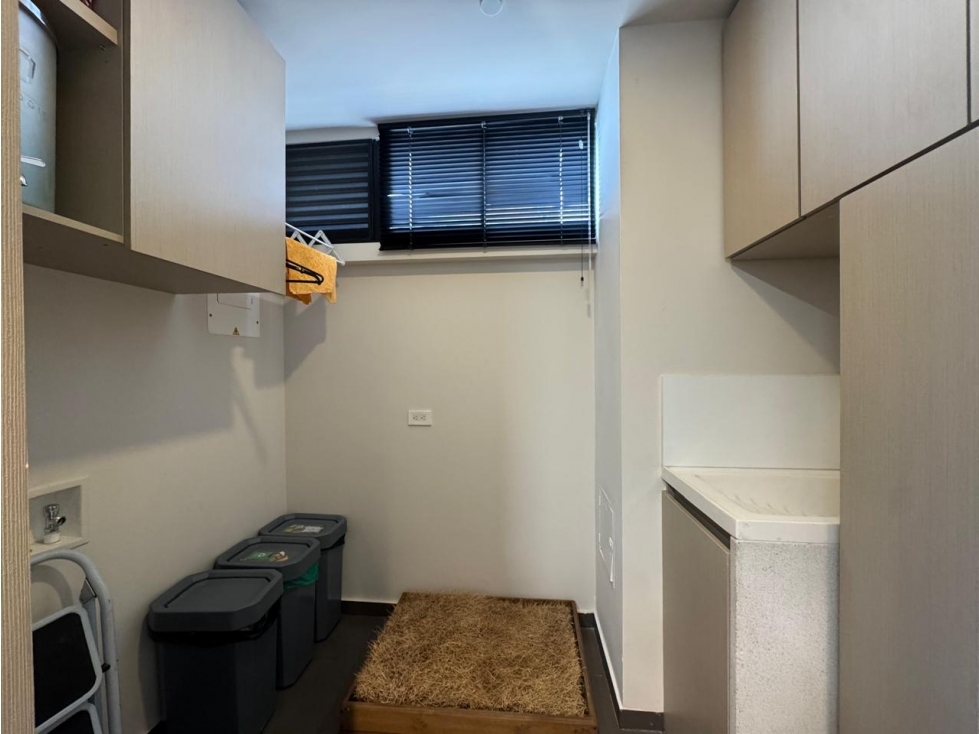 VENTA APARTAMENTO ALTOS DEL POBLADO, PISO ALTO, VISTA CIUDAD. — foto 5