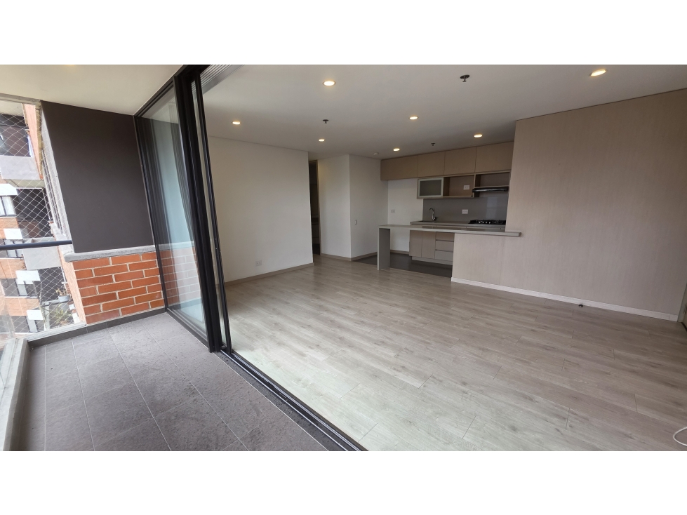 VENTA APARTAMENTO ALTOS DEL POBLADO, PISO ALTO. — foto 3