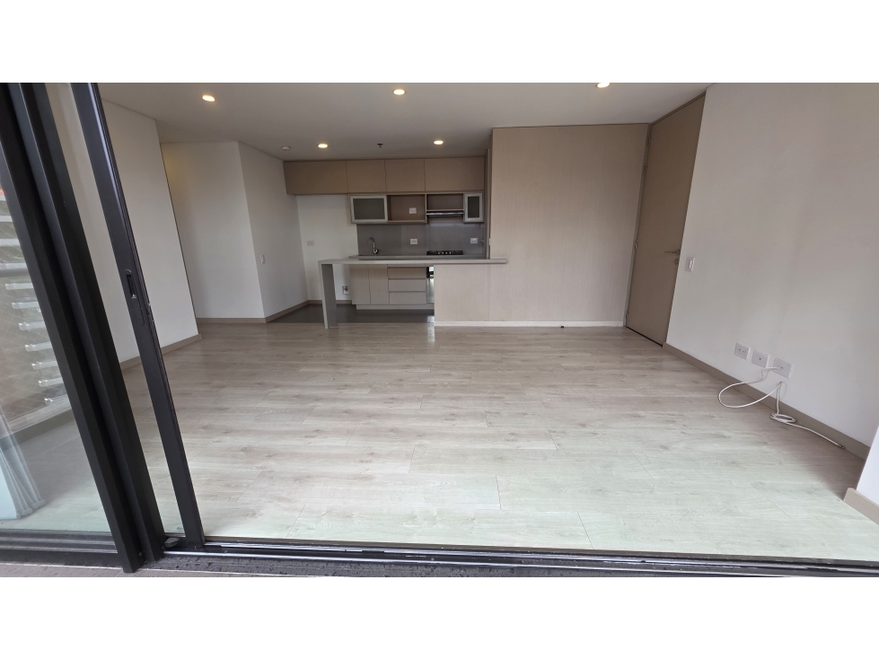 VENTA APARTAMENTO ALTOS DEL POBLADO, PISO ALTO. — foto 4