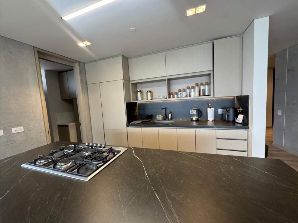 VENTA APARTAMENTO ALTOS DEL POBLADO, PISO ALTO, VISTA CIUDAD. — foto 3
