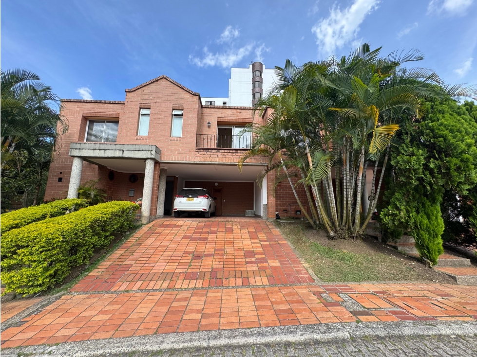 VENTA CASA DOS NIVELES EN SAN LUCAS - POBLADO