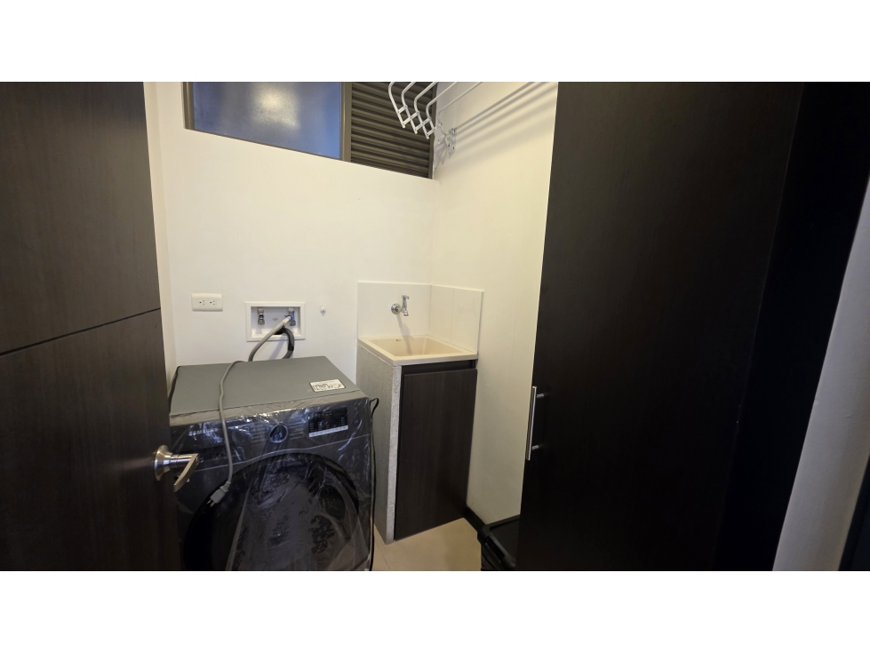 VENTA APARTAMENTO AMOBLADO EN ALTOS DEL POBLADO,PISO ALTO VISTA CIUDAD — foto 6