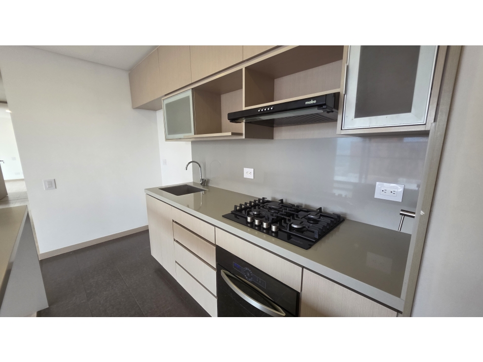 VENTA APARTAMENTO ALTOS DEL POBLADO, PISO ALTO. — foto 6