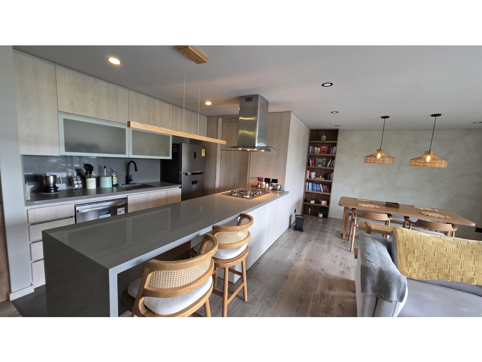 VENTA APARTAMENTO ALTOS DEL POBLADO, PISO MEDIO. VISTA ABIERTA — foto 4