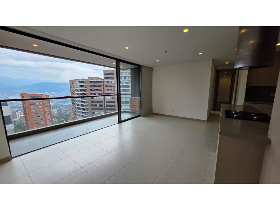 VENTA APARTAMENTO ALTOS DEL POBLADO, PISO ALTO