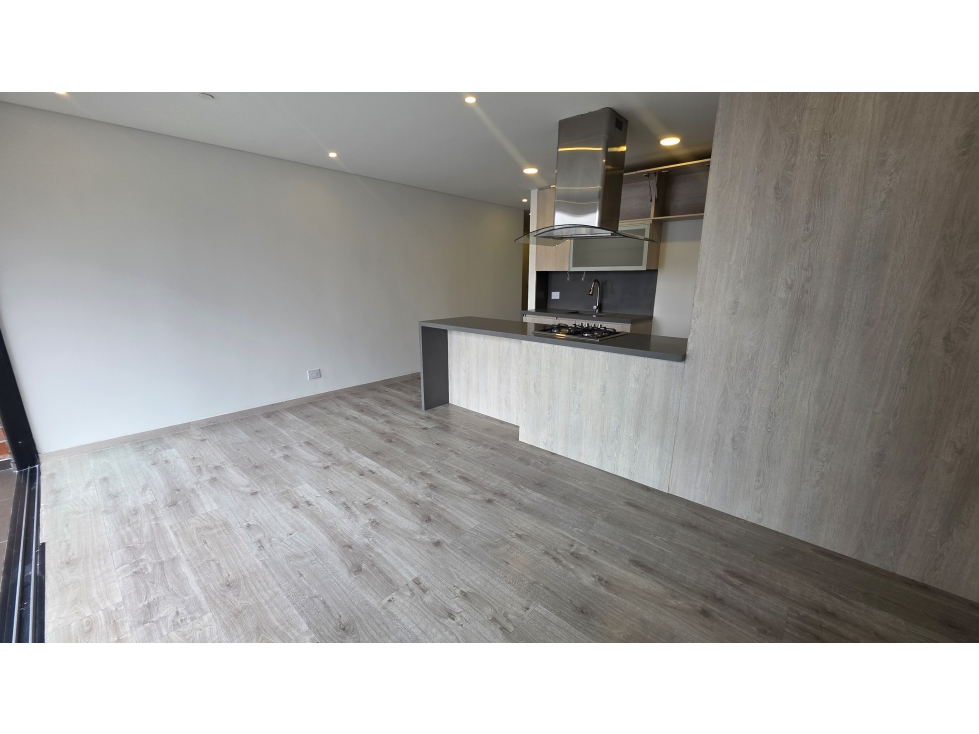 VENTA APARTAMENTO ALTOS DEL POBLADO, PISO ALTO. — foto 3