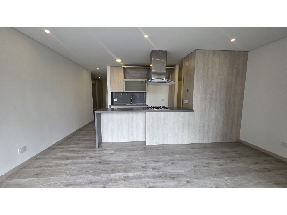 VENTA APARTAMENTO ALTOS DEL POBLADO, PISO ALTO. — foto 4