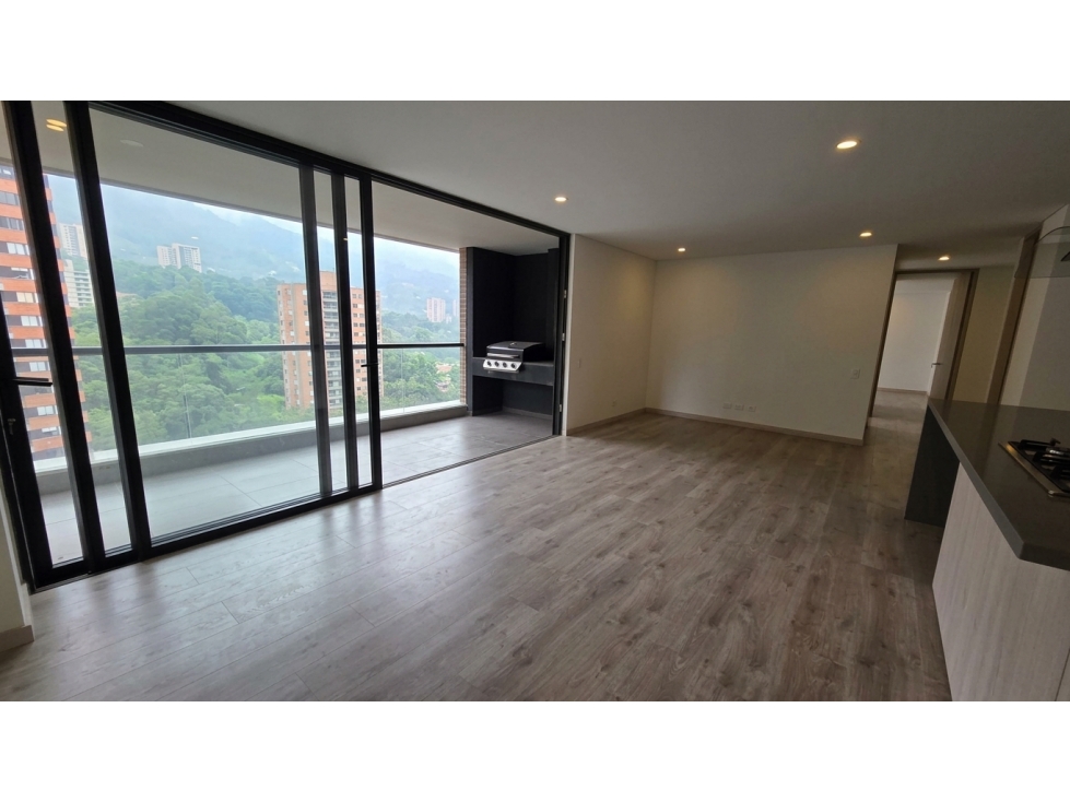 VENTA DE APARTAMENTO EN EL POBLADO SECTOR PADRE MARIANITO. PISO ALTO