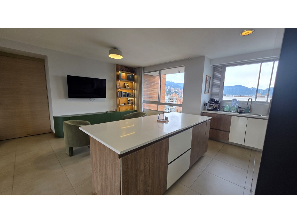 VENTA PENTHOUSE CON TERRAZA EN CASTROPOL - POBLADO, VISTA ABIERTA. — foto 4