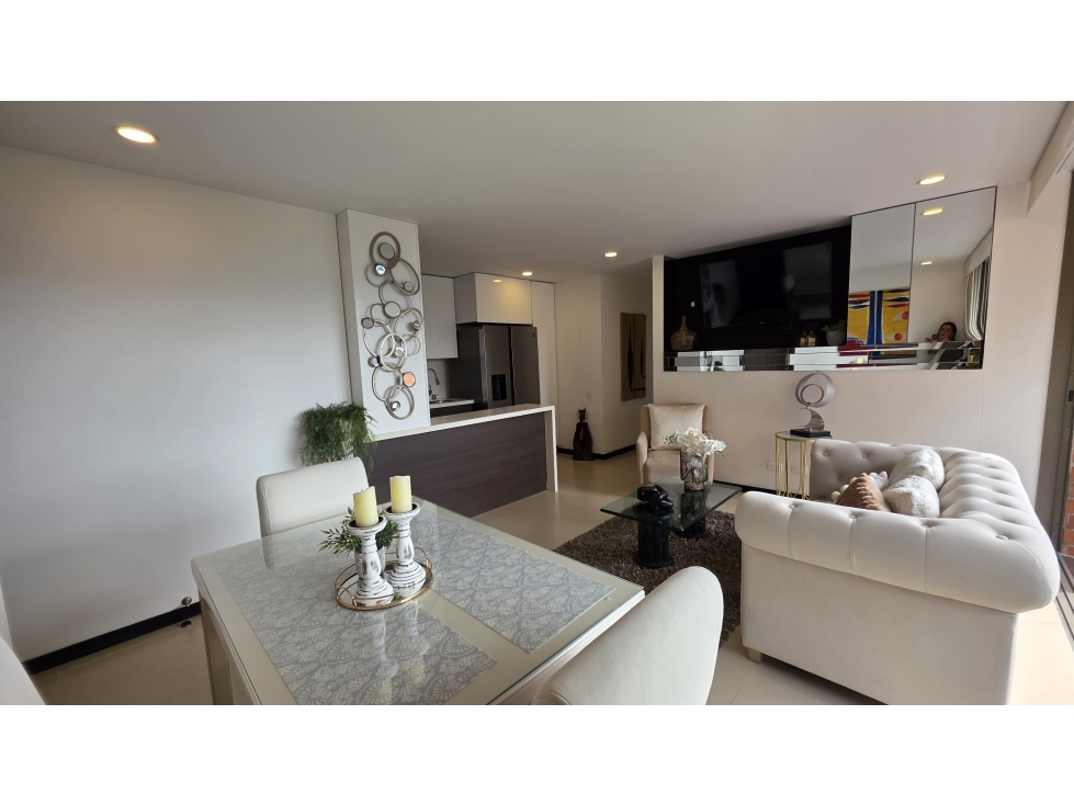 VENTA APARTAMENTO AMOBLADO EN ALTOS DEL POBLADO,PISO ALTO VISTA CIUDAD — foto 3