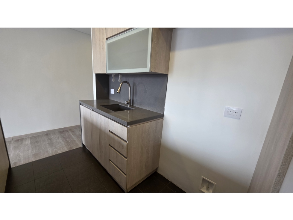 VENTA APARTAMENTO ALTOS DEL POBLADO, PISO ALTO. — foto 6