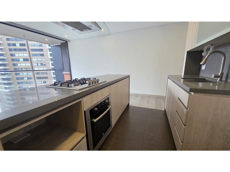 VENTA APARTAMENTO ALTOS DEL POBLADO, PISO ALTO. — foto 5