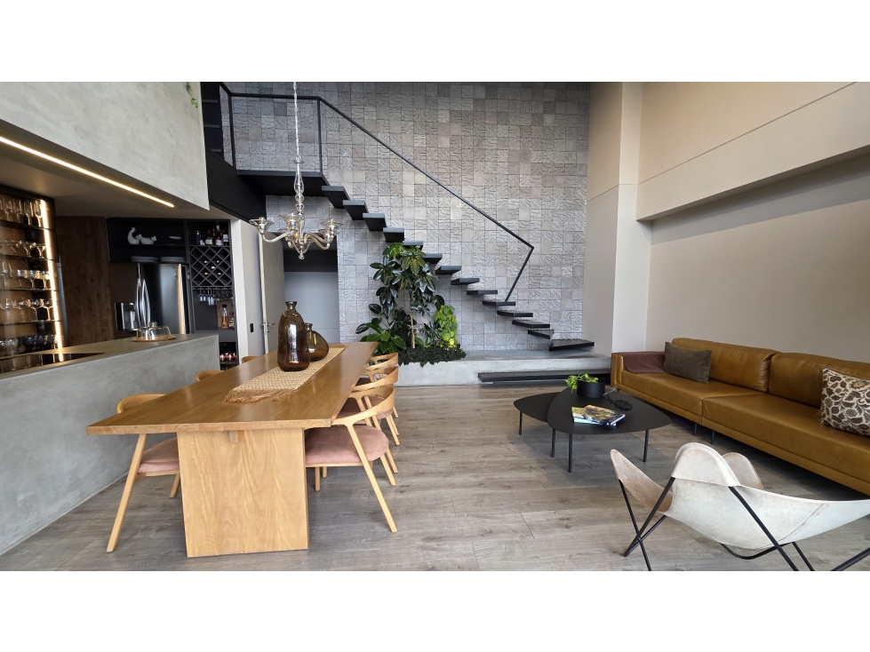 VENTA PENTHOUSE EN ALTOS DEL POBLADO, VISTA ABIERTA A CIUDAD.