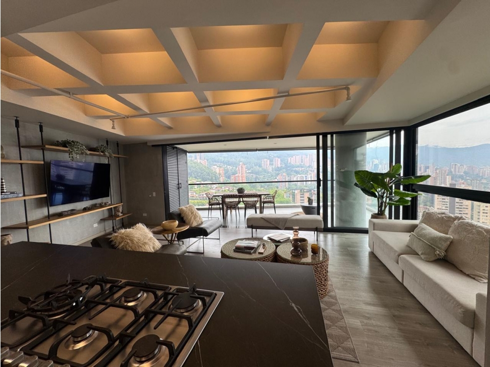 VENTA APARTAMENTO ALTOS DEL POBLADO, PISO ALTO, VISTA CIUDAD.