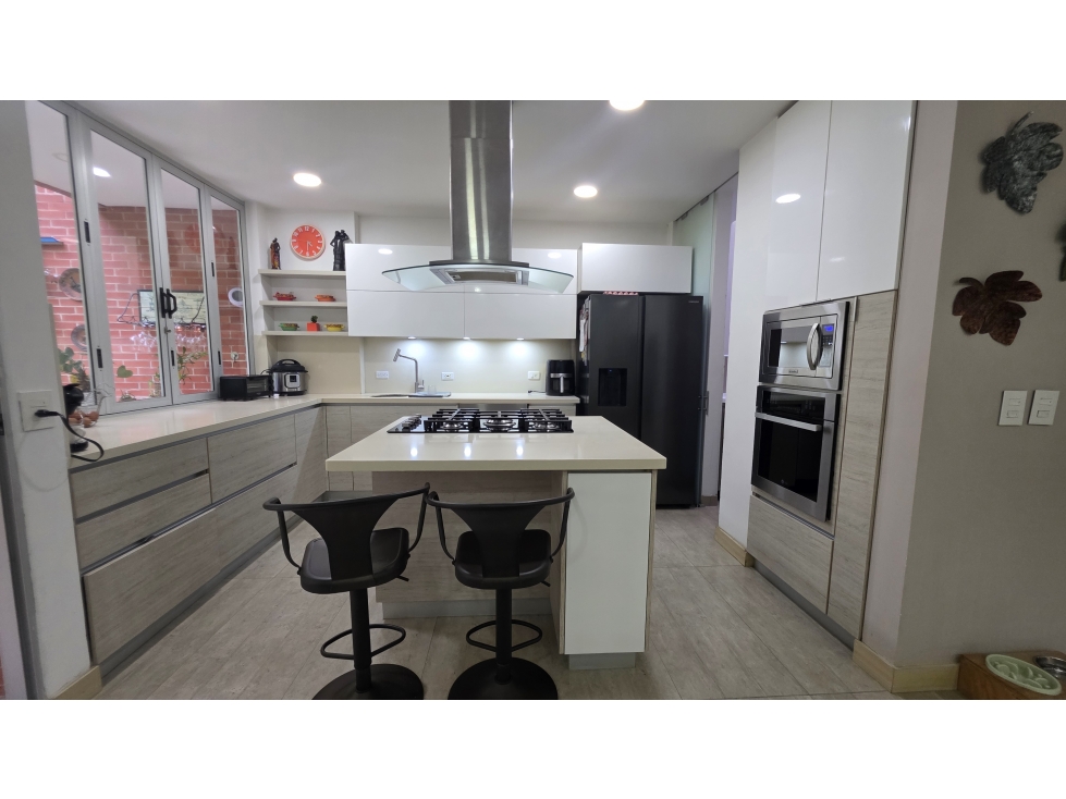 VENTA CASA DE DOS NIVELES + TERRAZA LOMA DEL CHOCHO ENVIGADO — foto 3