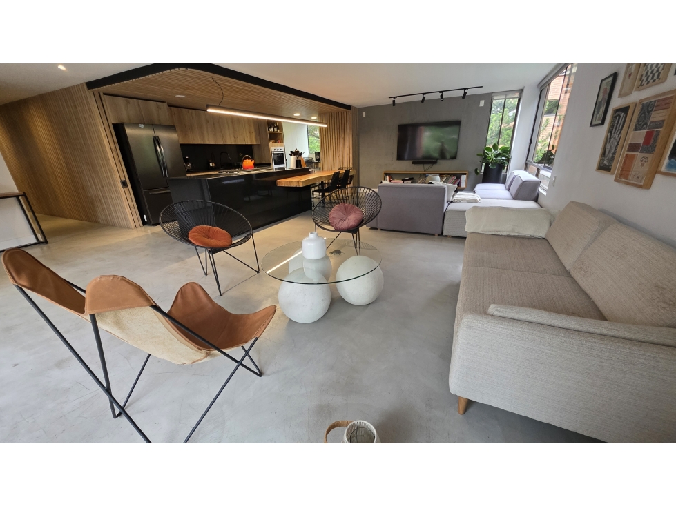 VENTA APARTAMENTO REMODELADO EN LOS GONZÁLEZ, EL POBLADO