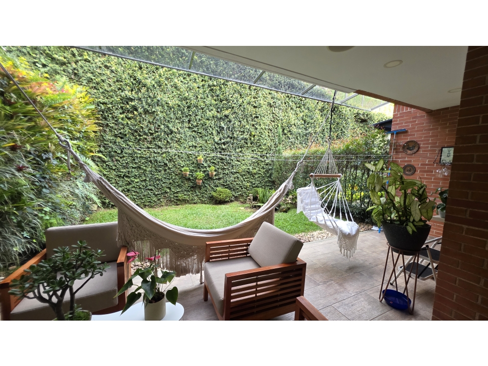VENTA CASA DE DOS NIVELES + TERRAZA LOMA DEL CHOCHO ENVIGADO