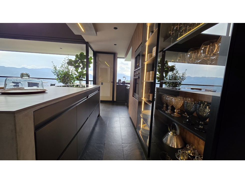 VENTA PENTHOUSE EN ALTOS DEL POBLADO, VISTA ABIERTA A CIUDAD. — foto 3