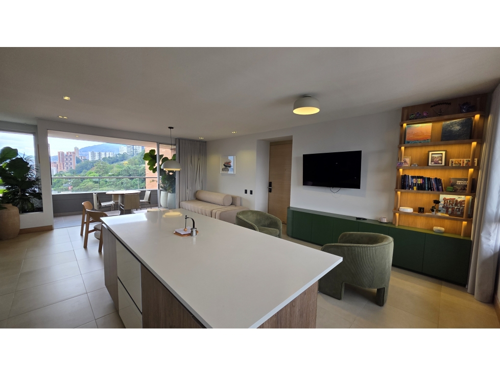 VENTA PENTHOUSE CON TERRAZA EN CASTROPOL - POBLADO, VISTA ABIERTA.