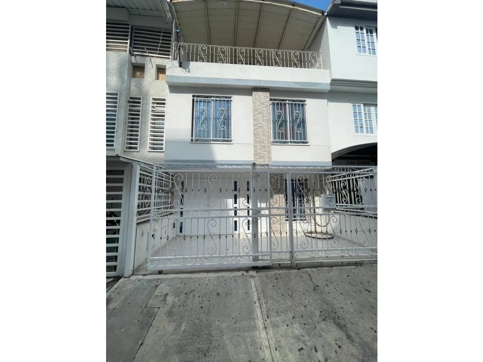 SE VENDE CASA DE 3 PISOS EN VALLE DEL LILI DC W:10223210