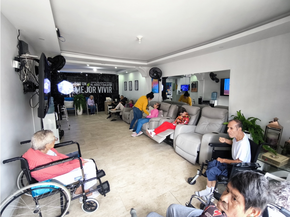 CASA EN VENTA DE TRES PISOS EN EL BARRIO SANTO DOMINGO C-VR — foto 2