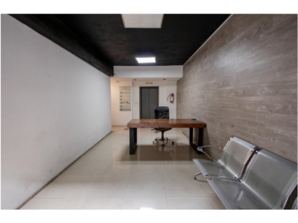 ¡Renta de Oficina en Edificio con uso Comercial sobre Rio Elba!