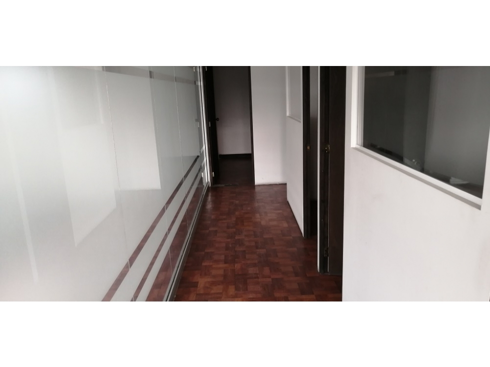 RENTA DE EXCELENTE OFICINA DE 90 MTS. 5 PRIVADOS Y RECEPCIÓN - 4