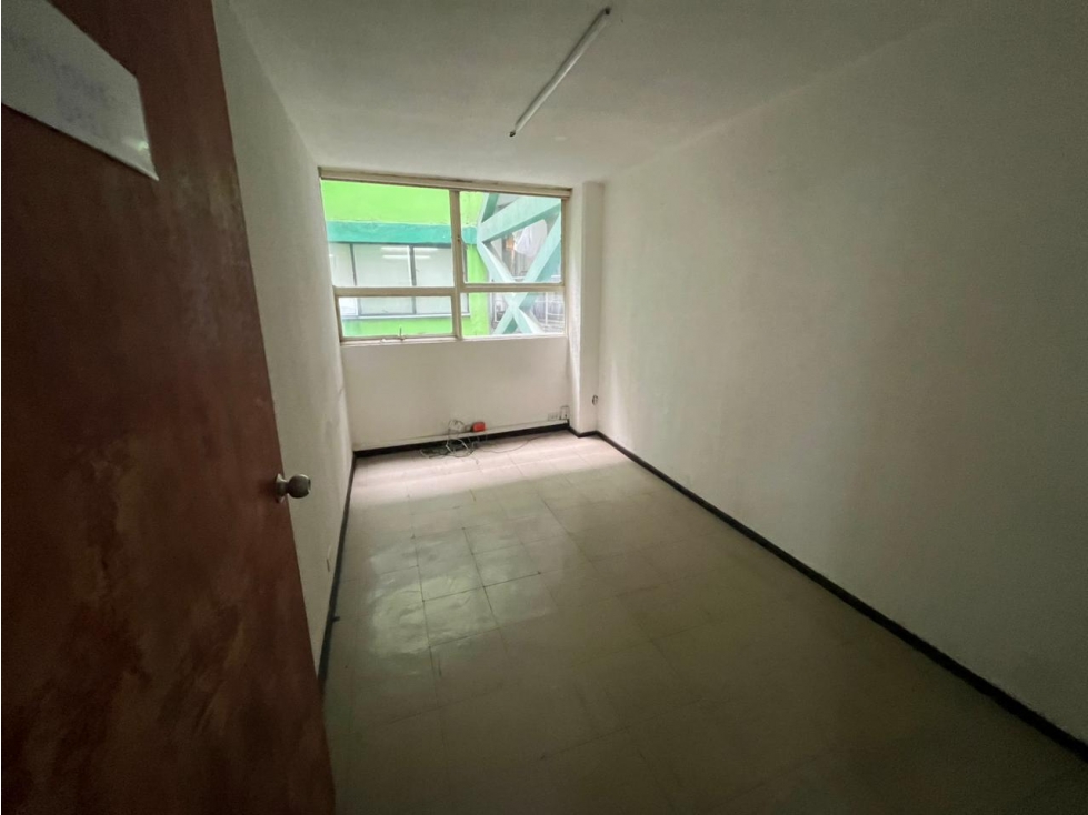 EXCELENTE OFICINA EN RENTA DE 190M2 PARA CLINICA — foto 3