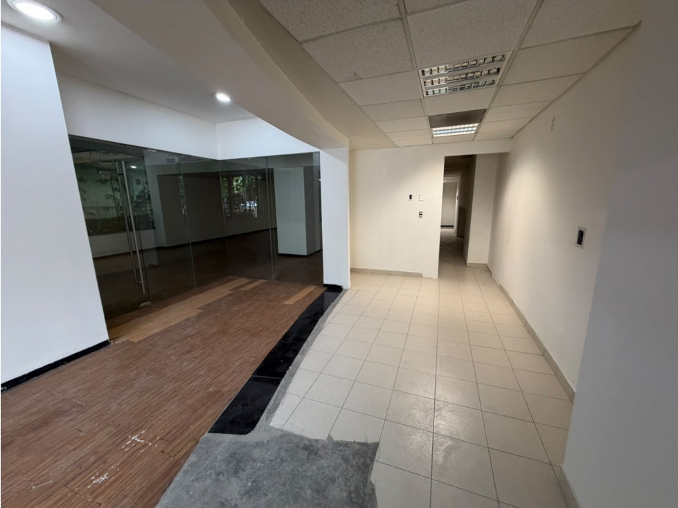 EXCELENTE LOCAL EN RENTA - IDEAL PARA INSTITUCIONES BANCARIAS - 3