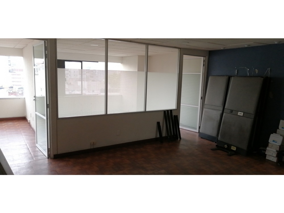 RENTA DE EXCELENTE OFICINA DE 90 MTS. 5 PRIVADOS Y RECEPCIÓN - 2