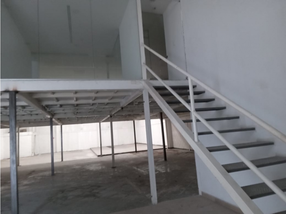 RENTA DE BODEGA O LOCAL DE 720 M2 EN SAN PEDRO DE LOS PINOS. - 3