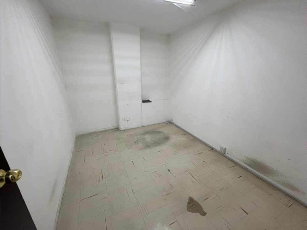 EXCELENTE OFICINA EN RENTA CON 5 PRIVADOS EN INSURGENTES - 3