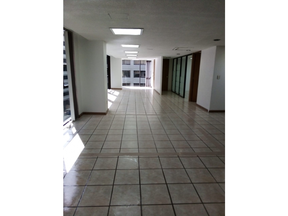 EXCELENTE OFICINA EN RENTA EN BOSQUES DE LAS LOMAS - 1