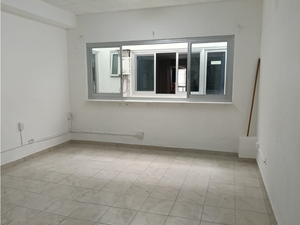 RENTA DE EXCELENTE OFICINA EN ROMA NORTE