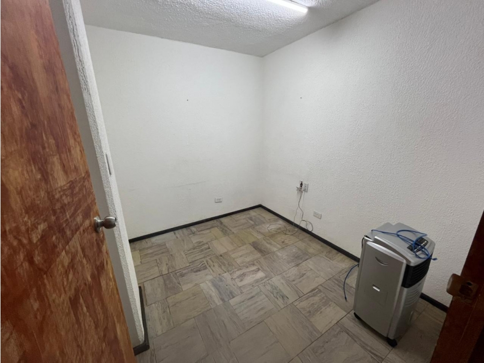 EXCELENTE OFICINA EN RENTA DE 190M2 PARA CLINICA — foto 4