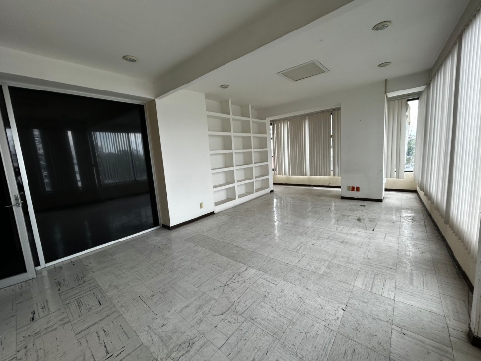 Oficina en Renta 400 m² sobre Avenida Principal - 3