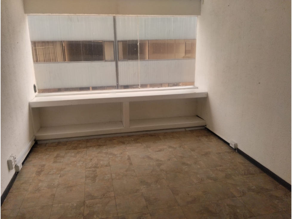 SE RENTA OFICINA DE 75 MTS. EN HIPODROMO CONDESA - 1