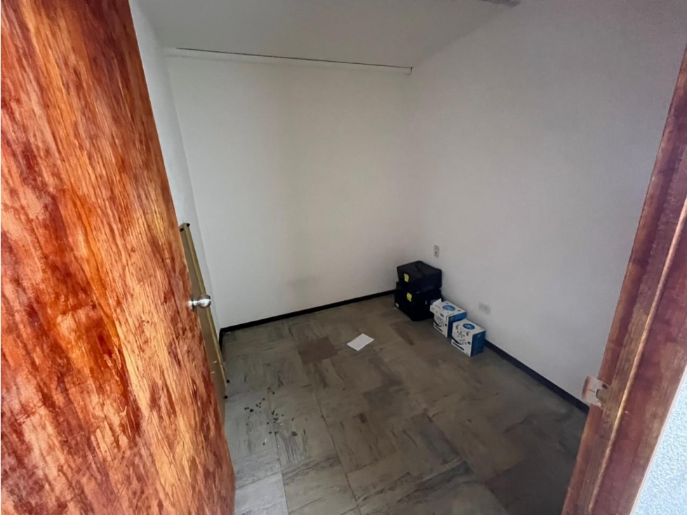EXCELENTE OFICINA EN RENTA DE 190M2 PARA CLINICA — foto 6