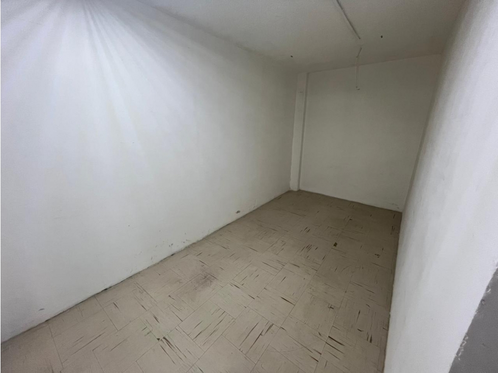 EXCELENTE OFICINA EN RENTA CON 5 PRIVADOS EN INSURGENTES - 6
