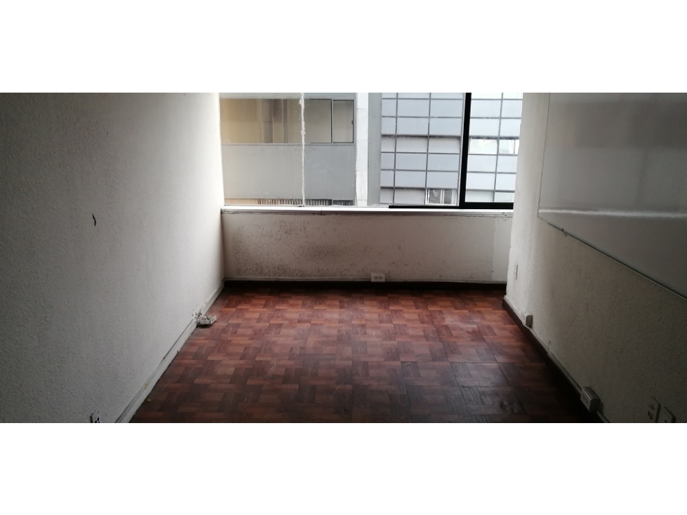 RENTA DE EXCELENTE OFICINA DE 90 MTS. 5 PRIVADOS Y RECEPCIÓN - 1