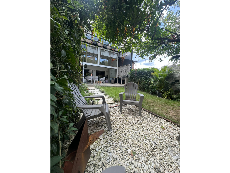 venta Casa con patio interno en unidad Cerrada Las antillas-Envigado