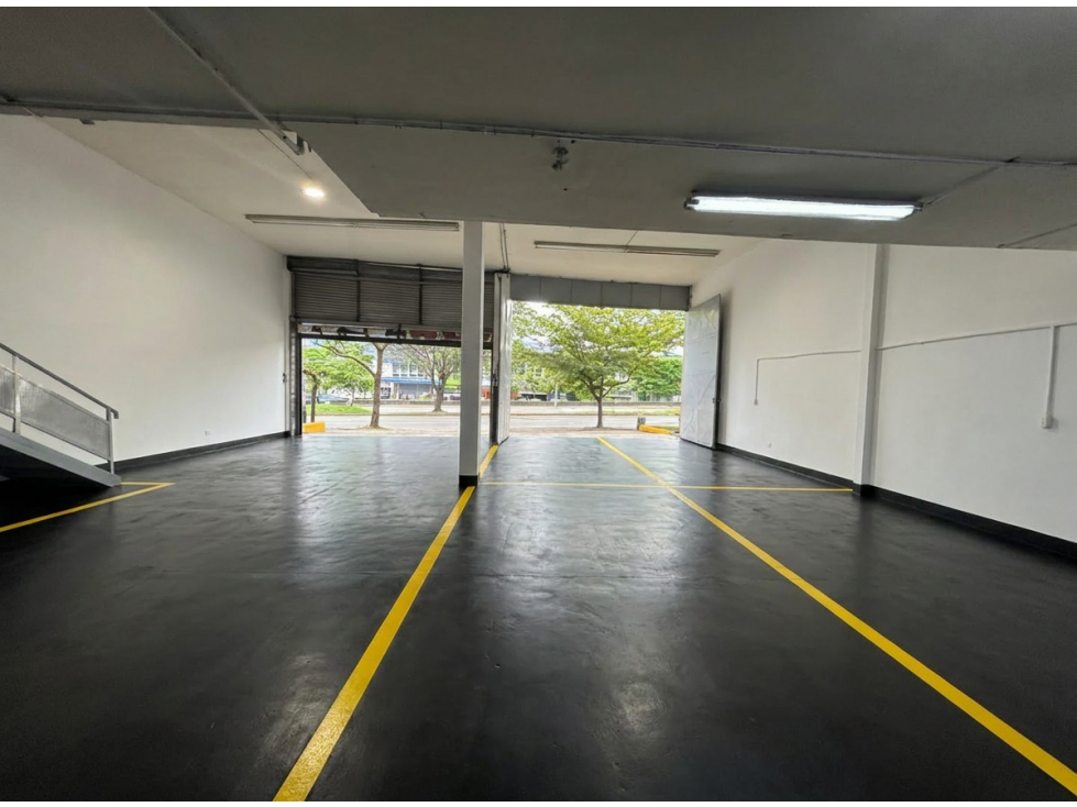 Vende Bodega sobre la Avenida oriental