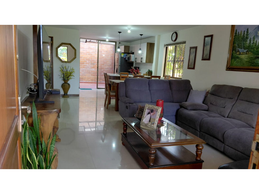 Vende casa esquinera Gualanday- Rionegro