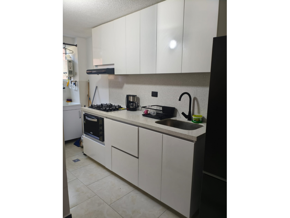 Vende Apartamento primer ´piso unidad cerrada loma de los bernal — foto 2