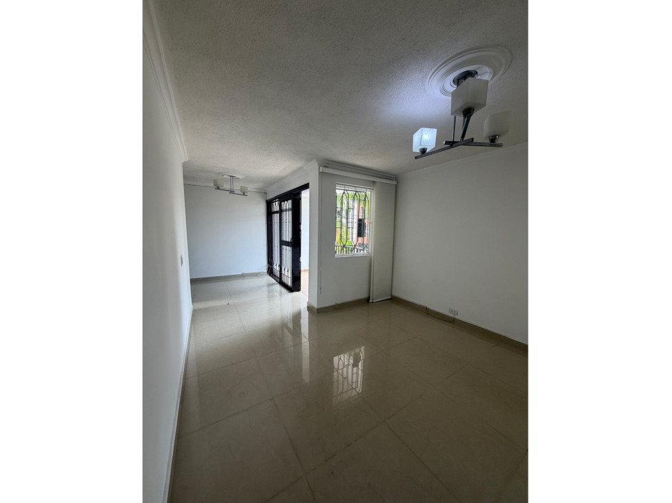 Vende Apartamento Segundo Piso-Parqueadero Laureles-Nogal — foto 4