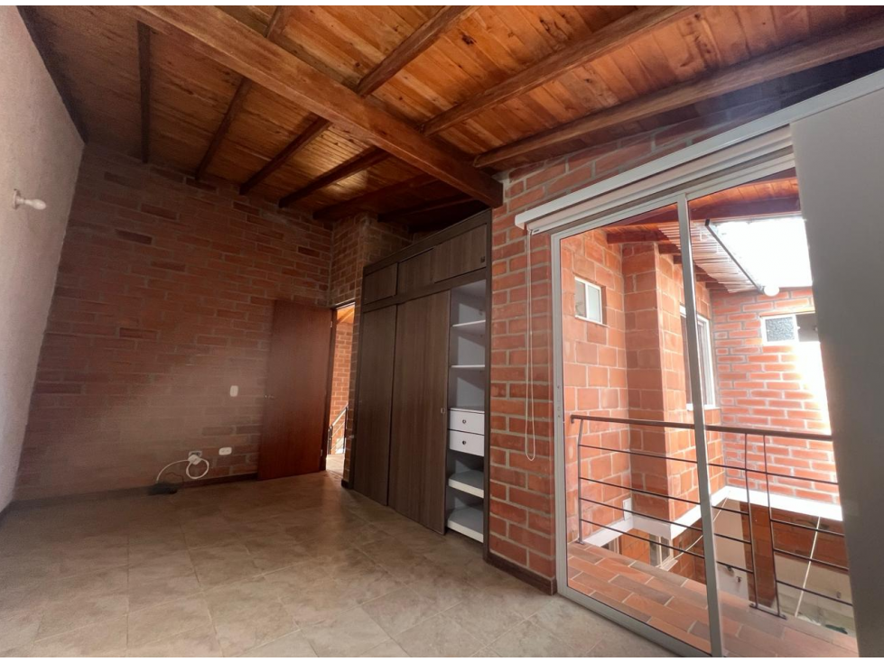 Vende casa unifamiliar Doble parqueadero Sector La Catolica- Rionegro