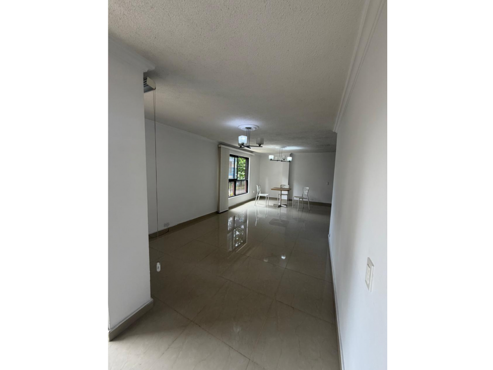 Vende Apartamento Segundo Piso-Parqueadero Laureles-Nogal — foto 3