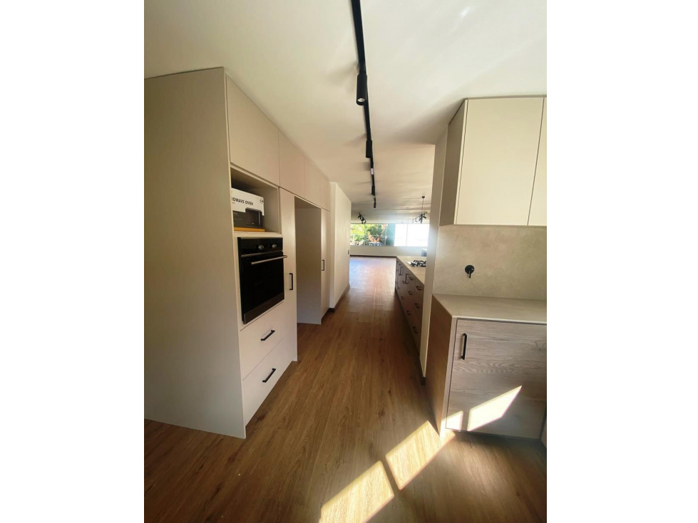 Vende Amplio Apartamento remodelado- Milla de oro Poblado — foto 6
