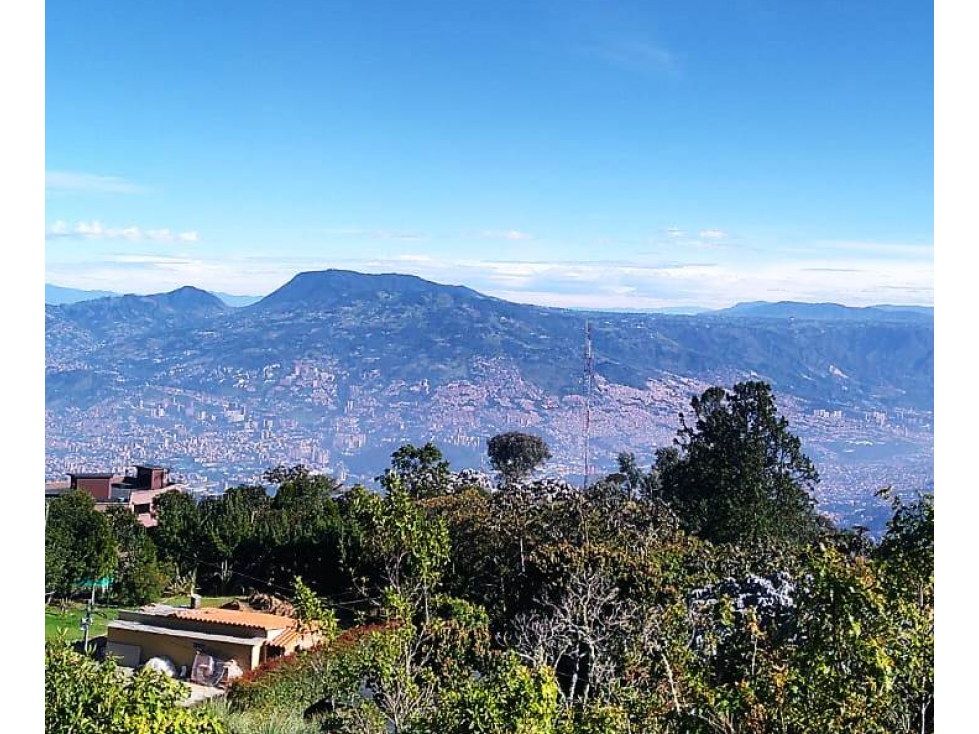 Lote en Santa Elena con linda vista hacia el Poblado -Medellin