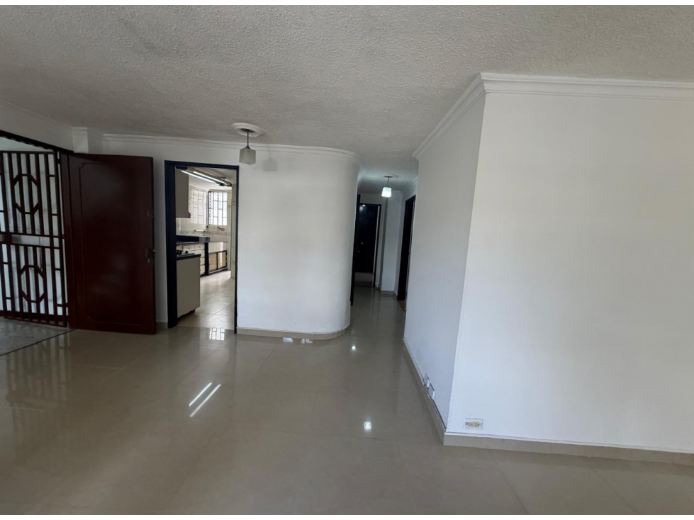 Vende Apartamento Segundo Piso-Parqueadero Laureles-Nogal — foto 2